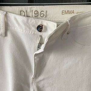 DL1961 white skinny jeans - super comfy stretchy style